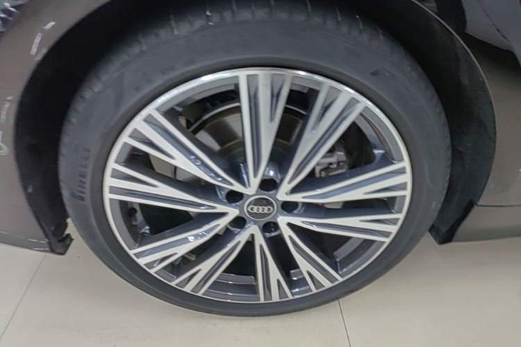Used Audi A6L 2024 45 TFSI Prestige Dynamic Edition Right Rear Wheel Hub
