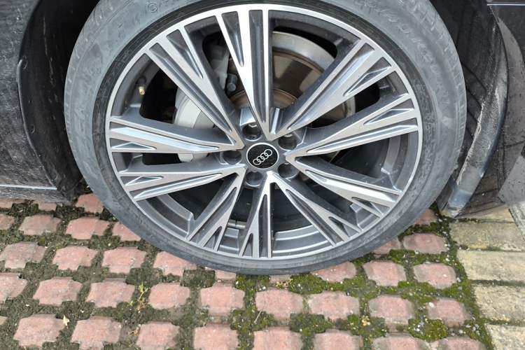 Used Audi A6L 2024 40 TFSI Luxury Prestige Edition Right Front Wheel Hub