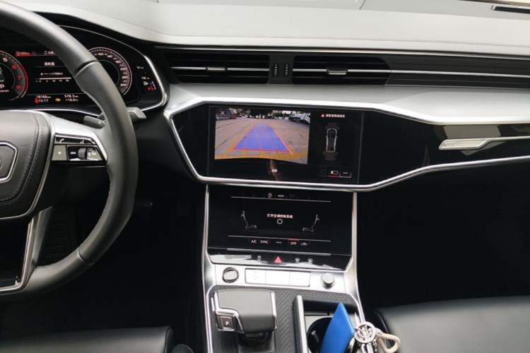 Used Audi A6L 2025 40 TFSI Luxury Dynamic Edition Audio And AC Panel