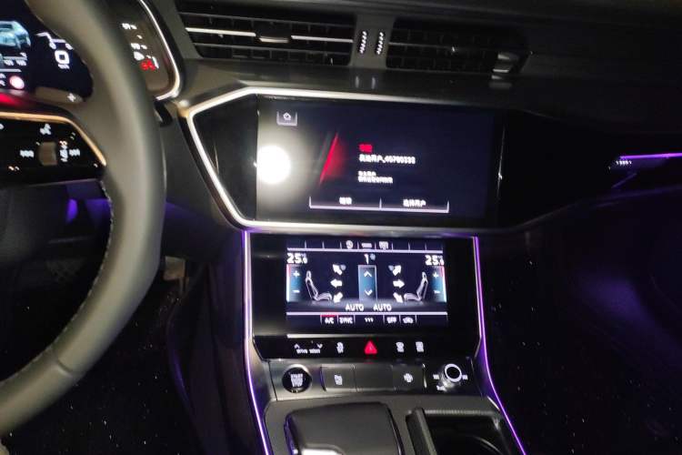 Used Audi A6L 2025 40 TFSI Luxury Dynamic Edition Audio And AC Panel