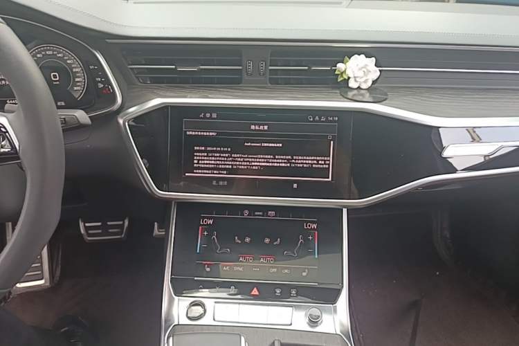 Used Audi A6L 2025 Restyled 45 TFSI quattro Prestige Dynamic Edition Audio And AC Panel
