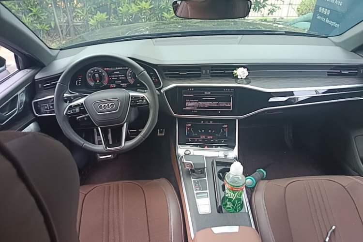 Used Audi A6L 2025 Restyled 45 TFSI quattro Prestige Dynamic Edition Center Console