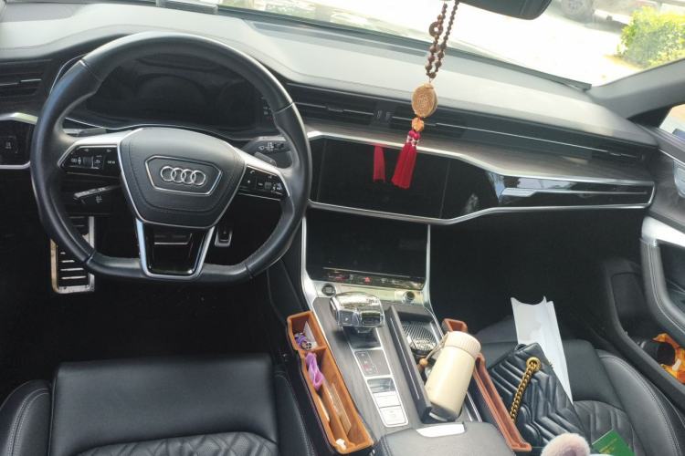 Used Audi A6L 2025 45 TFSI quattro Prestige Dynamic Edition + Premium Package Center Console