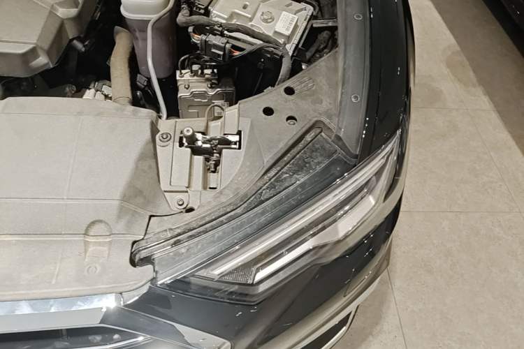 Used Audi A6L 2025 45 TFSI quattro Prestige Dynamic Edition Engine Bay Left