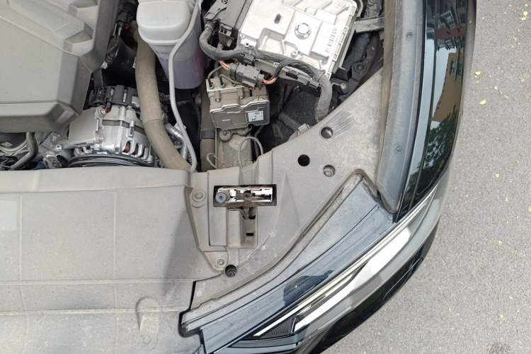 Used Audi A6L 2025 45 TFSI Prestige Dynamic Edition Engine Bay Left