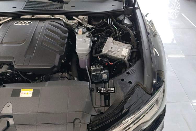 Used Audi A6L 2025 45 TFSI Prestige Dynamic Edition Engine Bay Left
