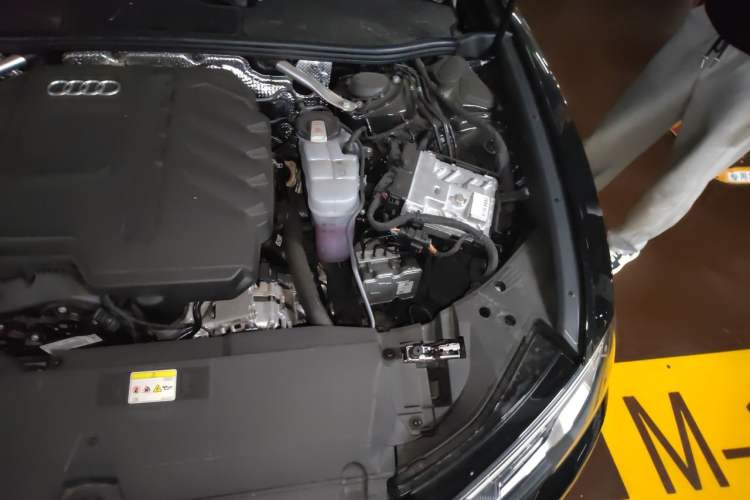 Used Audi A6L 2025 45 TFSI Prestige Dynamic Edition Engine Bay Left