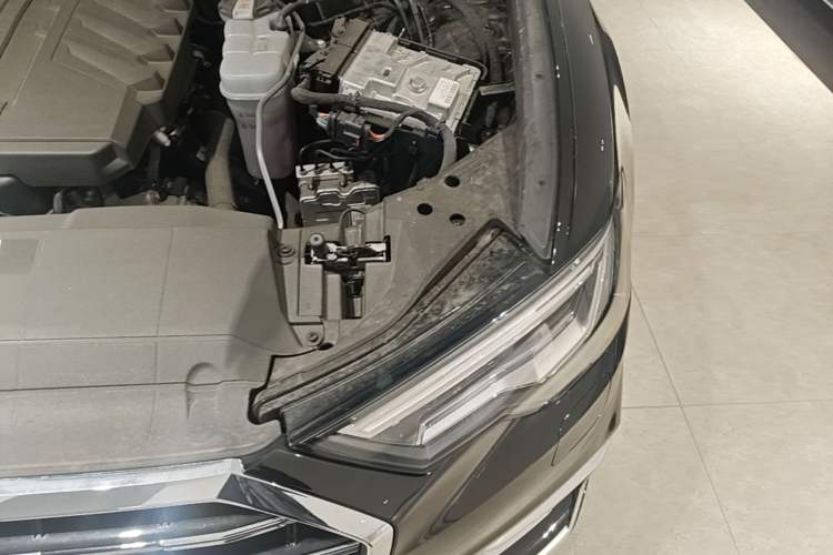 Used Audi A6L 2025 45 TFSI quattro Prestige Dynamic Edition Engine Bay Left