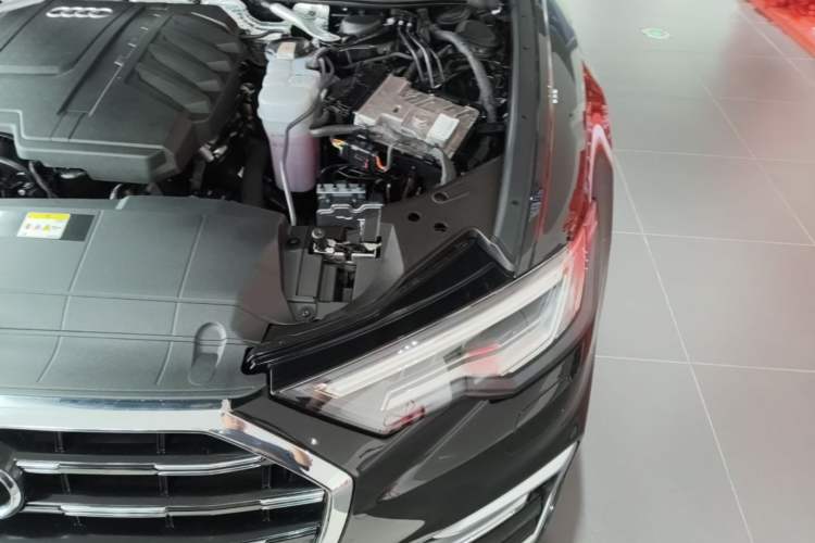 Used Audi A6L 2025 45 TFSI quattro Prestige Dynamic Edition Engine Bay Left