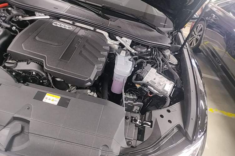 Used Audi A6L 2025 45 TFSI Prestige Dynamic Edition Engine Bay Left
