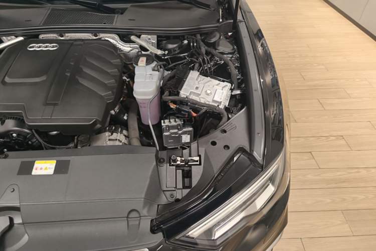Used Audi A6L 2025 45 TFSI Prestige Dynamic Edition Engine Bay Left
