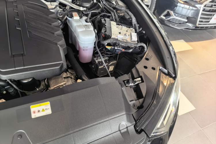 Used Audi A6L 2025 Revised 45 TFSI Prestige Dynamic Edition Engine Bay Left