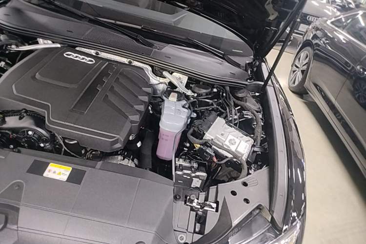 Used Audi A6L 2025 45 TFSI quattro Prestige Dynamic Edition Engine Bay Left