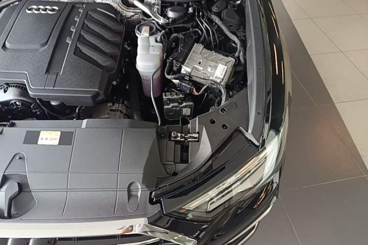 Used Audi A6L 2025 45 TFSI Prestige Dynamic Edition Engine Bay Left