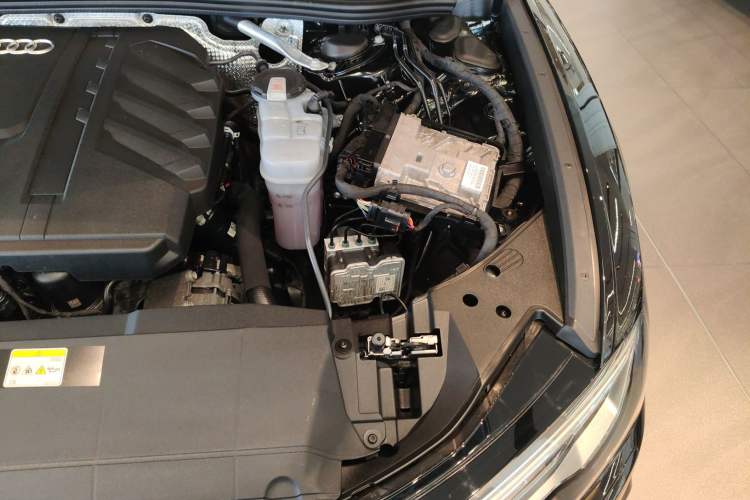 Used Audi A6L 2025 Restyled 45 TFSI quattro Prestige Dynamic Edition Engine Bay Left