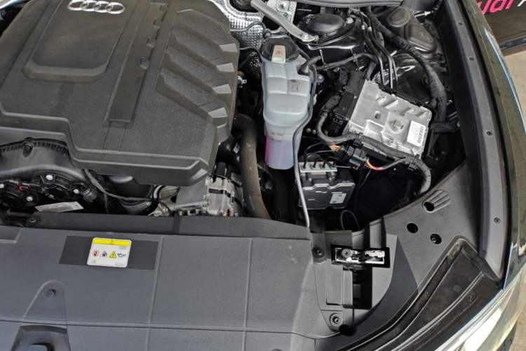 Used Audi A6L 2025 45 TFSI Prestige Dynamic Edition Engine Bay Left