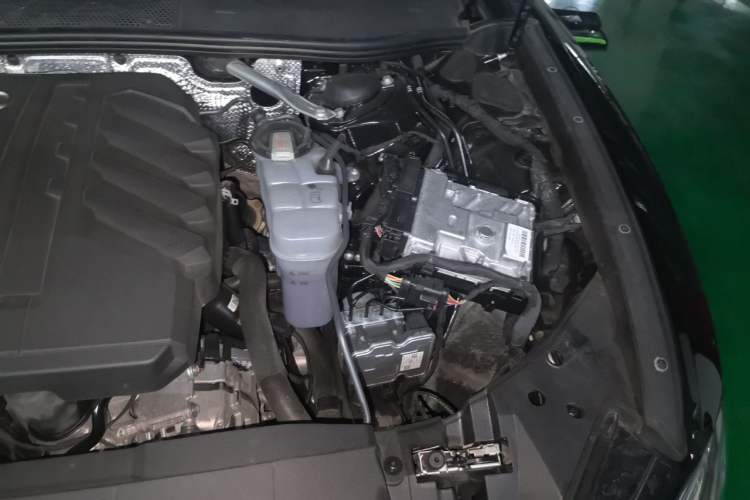 Used Audi A6L 2025 45 TFSI Prestige Dynamic Edition Engine Bay Left