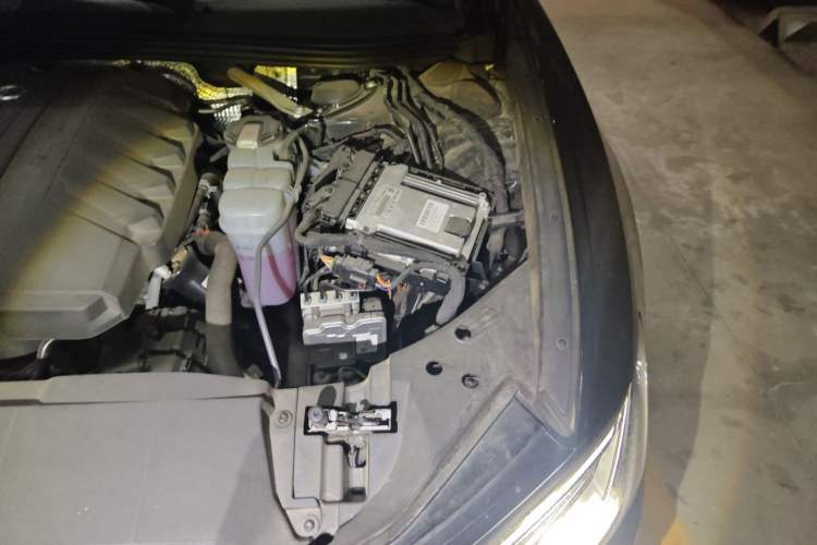 Used Audi A6L 2025 40 TFSI Luxury Dynamic Edition Engine Bay Left