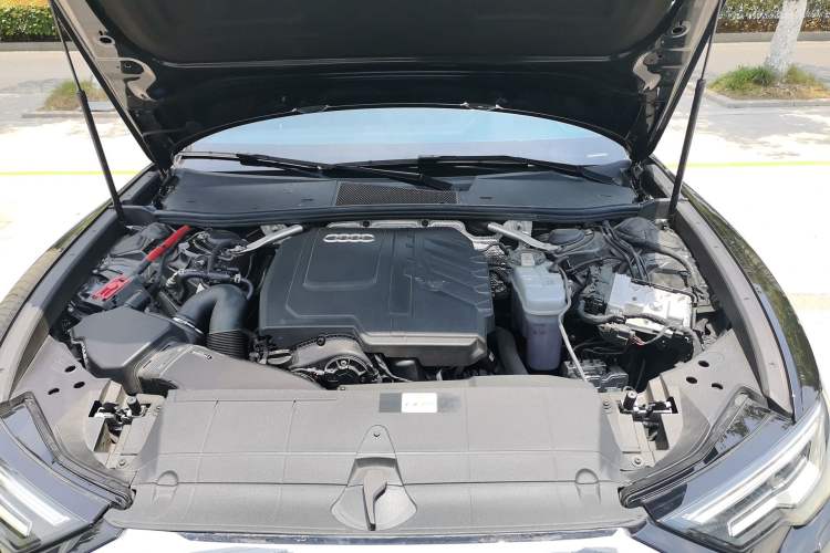 Used Audi A6L 2025 Revised 45 TFSI Prestige Dynamic Edition Engine Bay