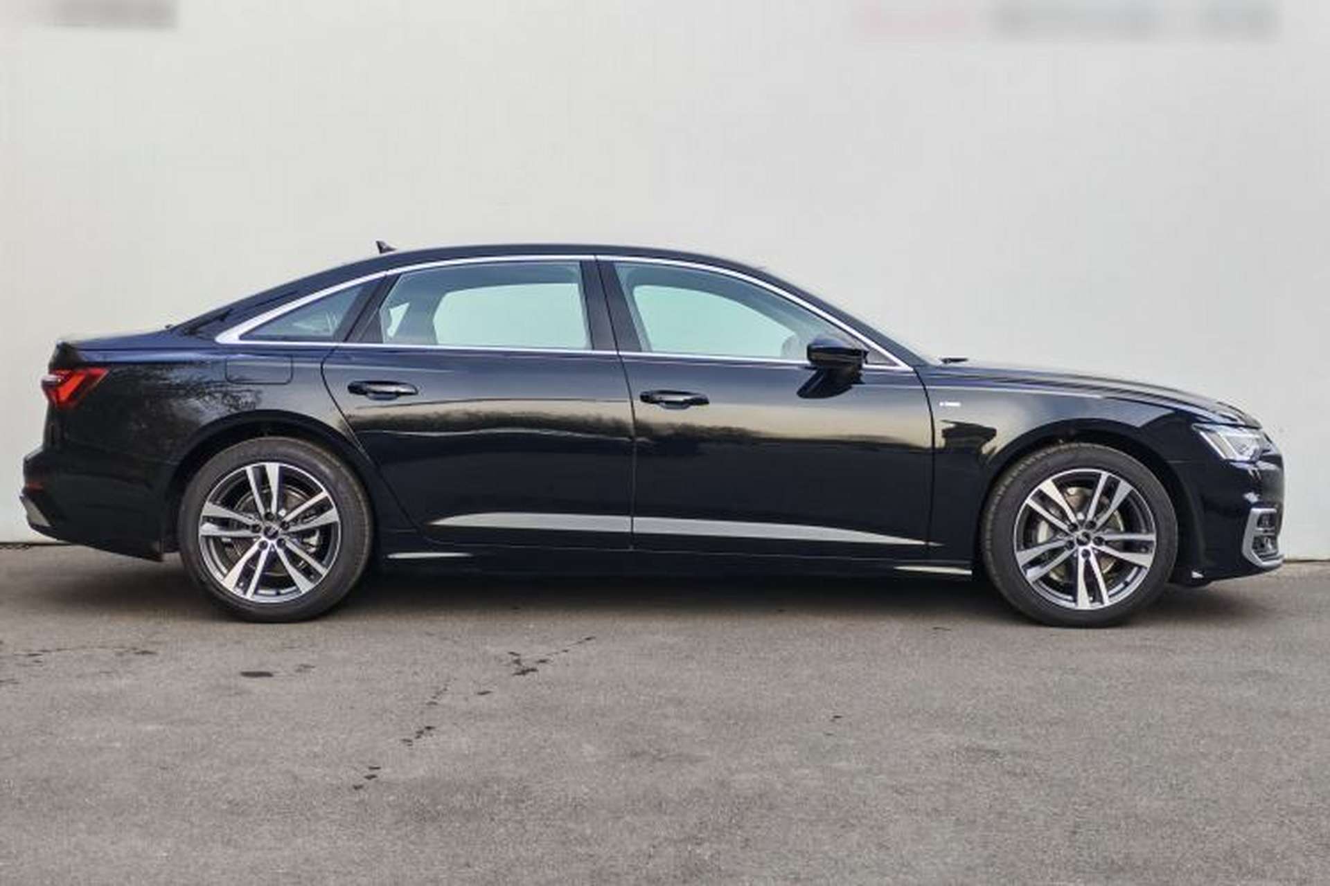 Used Audi A6L 2025 Revised 40 TFSI Luxury Dynamic Edition Exterior 4