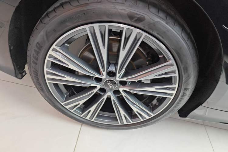 Used Audi A6L 2025 Updated 55 TFSI quattro Prestige Dynamic Edition Exterior 5