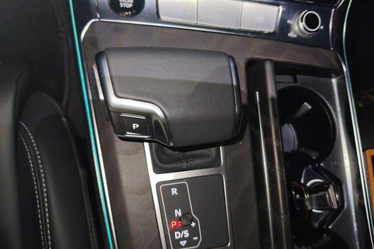 Used Audi A6L 2025 Updated 55 TFSI quattro Prestige Dynamic Edition Gear Lever
