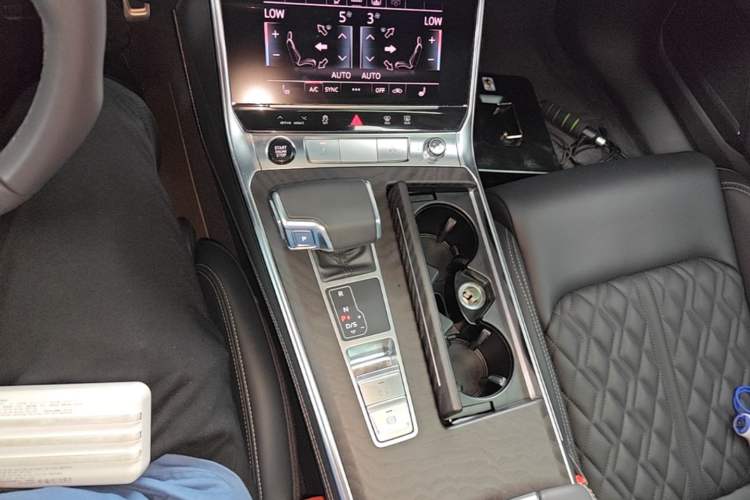 Used Audi A6L 2025 Updated 55 TFSI quattro Prestige Dynamic Edition Gear Lever