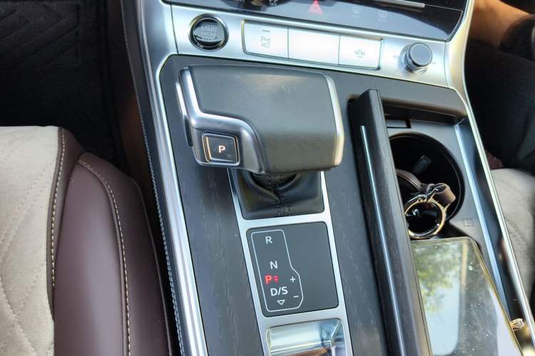 Used Audi A6L 2025 Updated 55 TFSI quattro Prestige Dynamic Edition Gear Lever