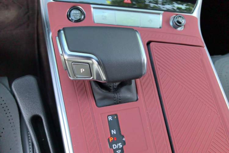 Used Audi A6L 2025 Restyled 45 TFSI quattro Prestige Dynamic Edition Gear Lever
