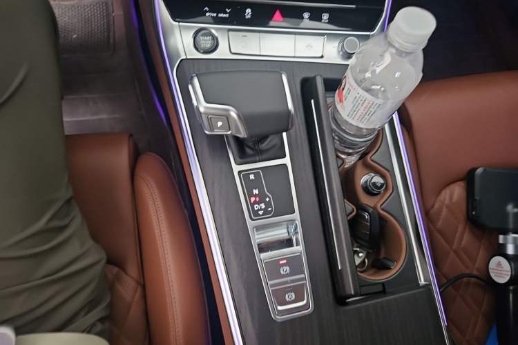 Used Audi A6L 2025 Restyled 45 TFSI quattro Prestige Dynamic Edition Gear Lever