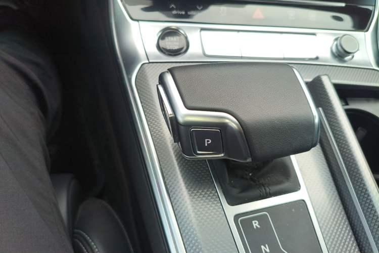Used Audi A6L 2025 Revised 45 TFSI Prestige Dynamic Edition Gear Lever