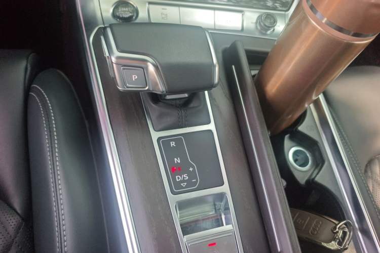 Used Audi A6L 2025 45 TFSI quattro Prestige Dynamic Edition Gear Lever