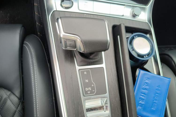 Used Audi A6L 2025 Restyled 45 TFSI quattro Prestige Dynamic Edition Gear Lever