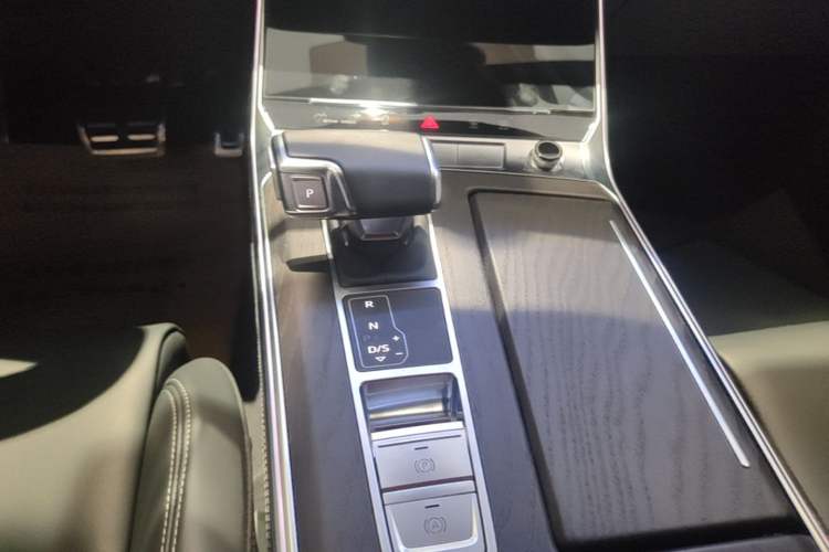 Used Audi A6L 2025 45 TFSI quattro Prestige Dynamic Edition Gear Lever