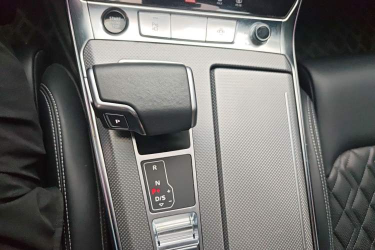 Used Audi A6L 2025 Revised 45 TFSI Prestige Dynamic Edition Gear Lever