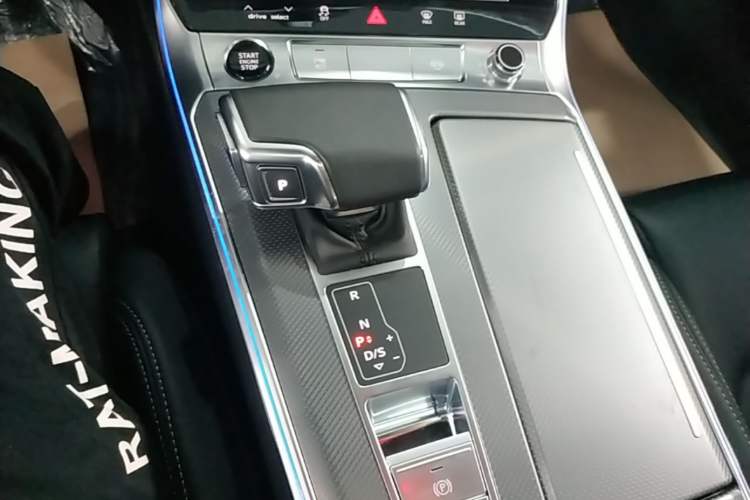 Used Audi A6L 2025 Revised 40 TFSI Luxury Dynamic Edition Gear Lever
