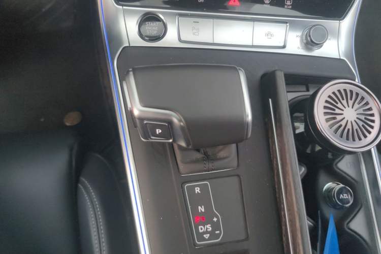 Used Audi A6L 2025 Restyled 45 TFSI quattro Prestige Dynamic Edition Gear Lever