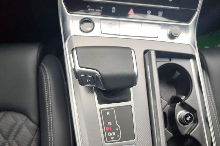 Used Audi A6L 2025 Revised 45 TFSI Prestige Dynamic Edition Gear Lever