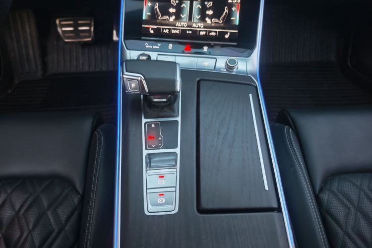 Used Audi A6L 2025 45 TFSI quattro Prestige Dynamic Edition + Premium Package Gear Lever