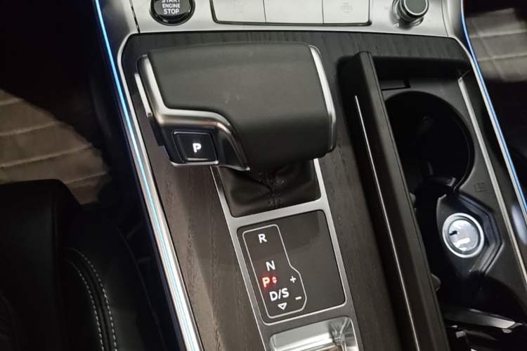 Used Audi A6L 2025 45 TFSI quattro Prestige Dynamic Edition Gear Lever