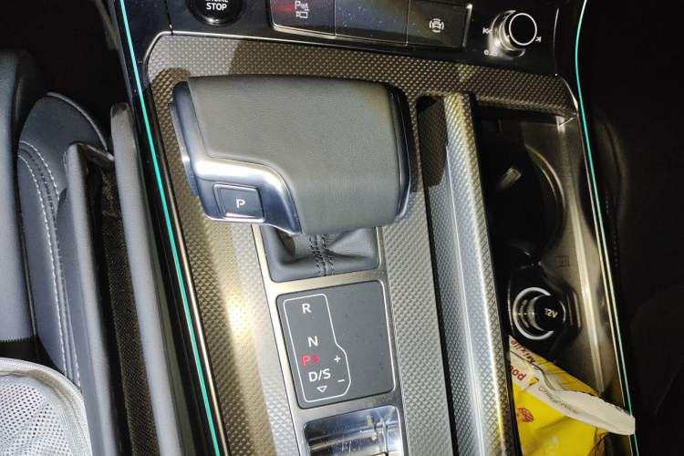 Used Audi A6L 2025 Revised 40 TFSI Luxury Dynamic Edition Gear Lever