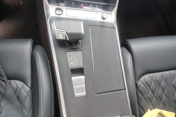 Used Audi A6L 2025 45 TFSI Prestige Dynamic Edition + Ventilated Comfort Package Gear Lever