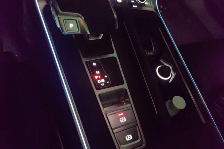 Used Audi A6L 2025 55 TFSI quattro Prestige Dynamic Edition Gear Lever