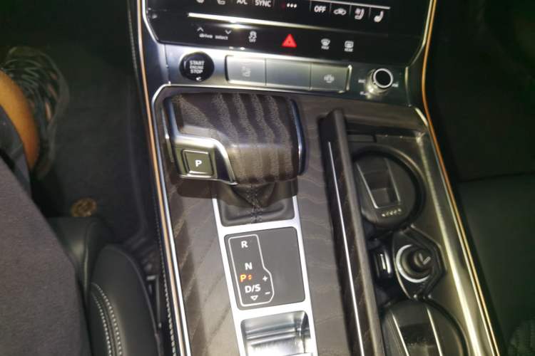 Used Audi A6L 2025 Updated 55 TFSI quattro Prestige Dynamic Edition Gear Lever