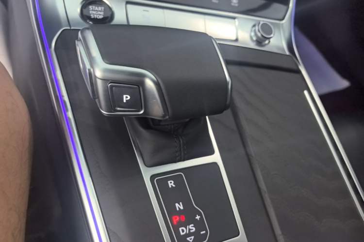 Used Audi A6L 2025 Restyled 45 TFSI quattro Prestige Dynamic Edition Gear Lever