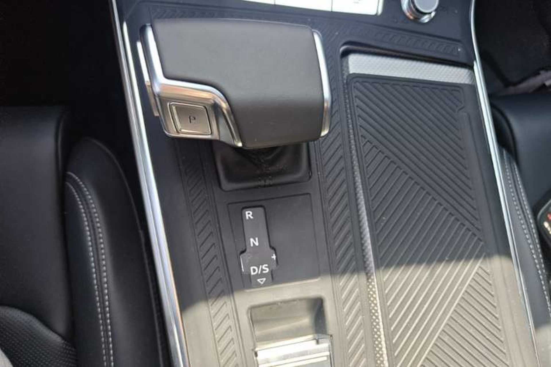 Used Audi A6L 2025 Revised 40 TFSI Luxury Dynamic Edition Gear Lever