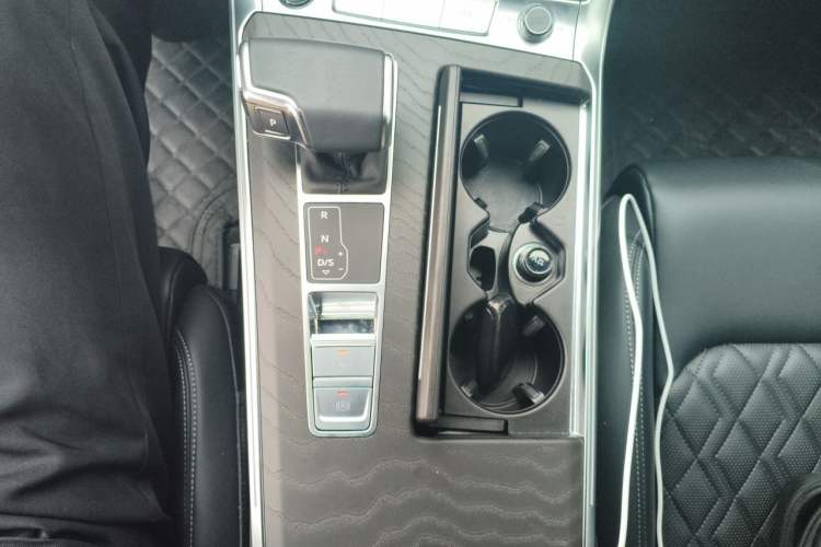 Used Audi A6L 2025 Restyled 45 TFSI quattro Prestige Dynamic Edition Gear Lever