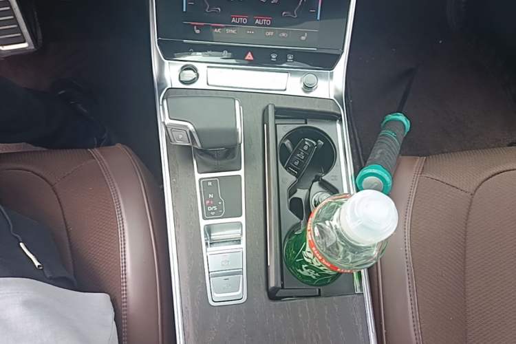 Used Audi A6L 2025 Restyled 45 TFSI quattro Prestige Dynamic Edition Gear Lever