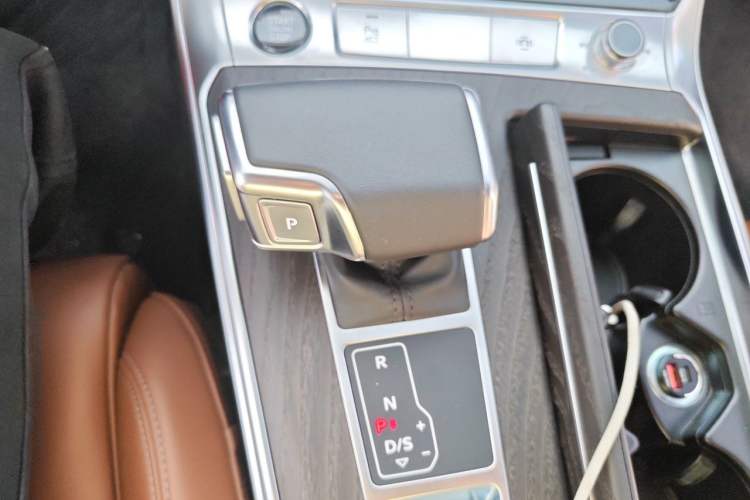 Used Audi A6L 2025 Restyled 45 TFSI quattro Prestige Dynamic Edition Gear Lever