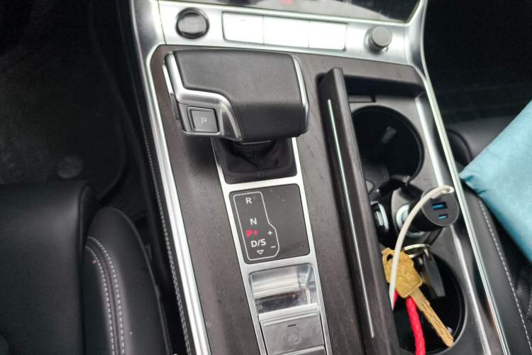 Used Audi A6L 2025 55 TFSI quattro Prestige Dynamic Edition Gear Lever